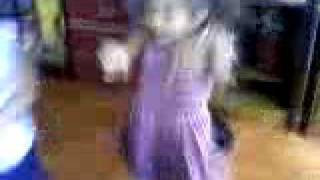 Download lagu Low mp3 Download lagu Low mp3