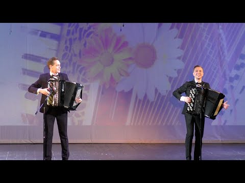 Театр им Шкетана. На сцене Нехорошков Максим и Константин Рябин