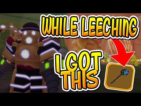 I LEECHED IN DUNGEON QUEST BOSS RAID AND GOT THIS ITEM.... (Roblox)