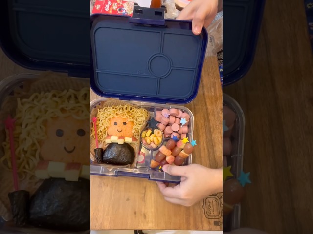 Vídeo relacionado con Harry Potter Lunch Bag and Bottle Set | Aventura de los personajes Harry, Ron, Hermione Chibi | Porta alimentos para niños con botella de agua | Bolsa aislada mantiene la comida fresca