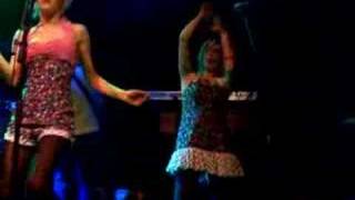 The Pipettes- because it´s not love (live in Hamburg)
