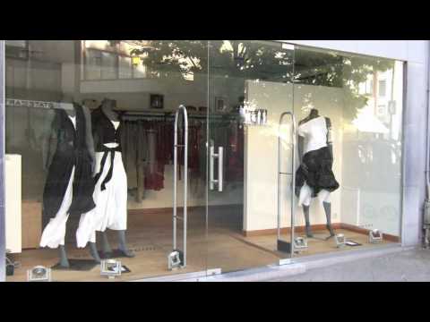 porte fenêtre géante-2-vantaux-pivots-déportés-cadres-acier