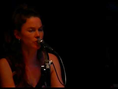 Emily Maguire - I'd Rather Be (live)