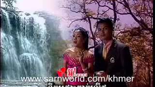 ទឹកជ្រោះធ្លាក់លើថ្ម