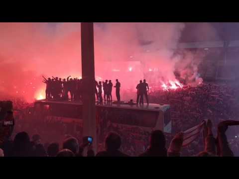 Aankomst spelers kampioenenviering RAFC - Antwerp kampioen