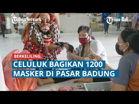 Berkeliling, Celuluk Bagikan 1200 Masker di Pasar Badung