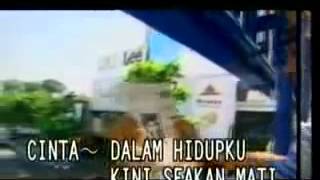 Download lagu Cinta Diantara Kita-Nike Ardilla feat Deddy Dores mp3