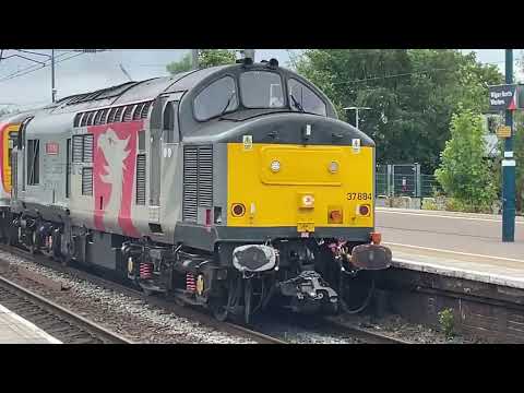 Rog’s tractor 🚜37 884 thunders up through Wigan north western dragging Transport for wales 769 006.
