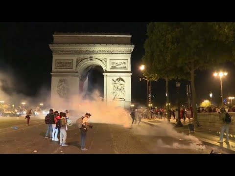 ما بين فوز الجزائر والسترات الصفراء العيد الوطني الفرنسي يتحول إلى مواجهات مع الشرطة…