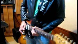 Fred Arrais gravando solo de guitarra