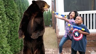 Giant GRIZZLY BEAR vs Shasha and Shiloh - Onyx Kids
