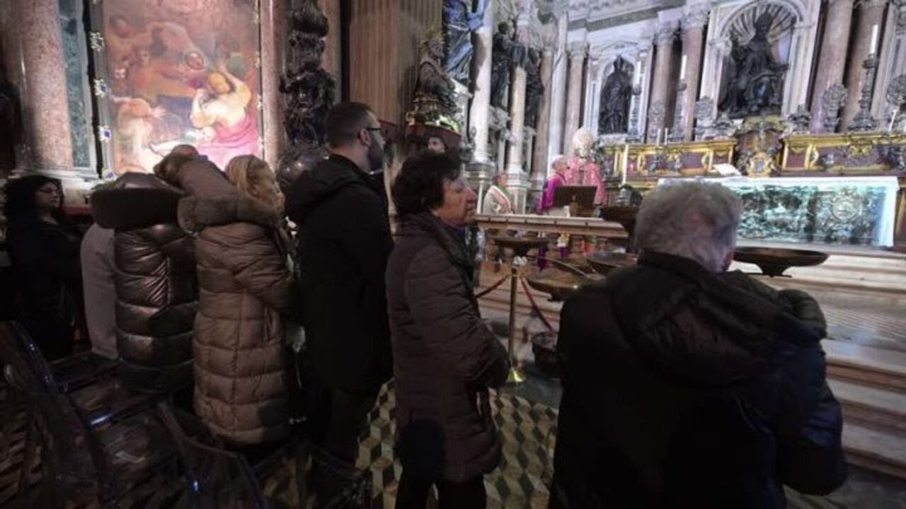 Napoli, si ripete il "prodigio" della liquefazione del sangue di San Gennaro