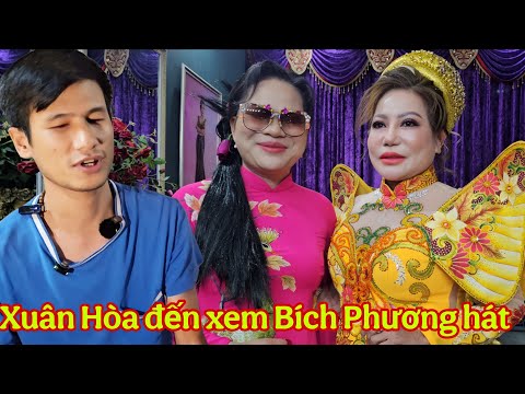 Xuan Hoa unexpectedly came to see Bich Phuong on HTV1 TV, looking extremely gorgeous.