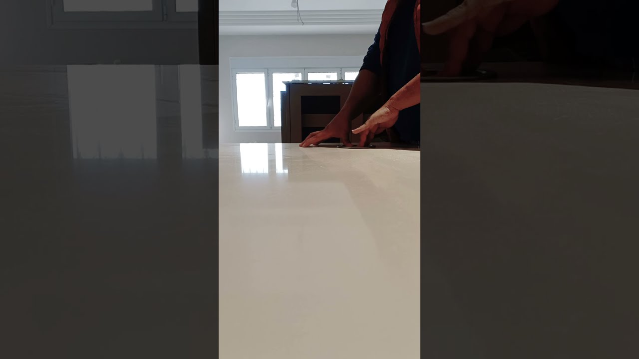 Bloc prises encastrable et rétractable dans le plan de travail