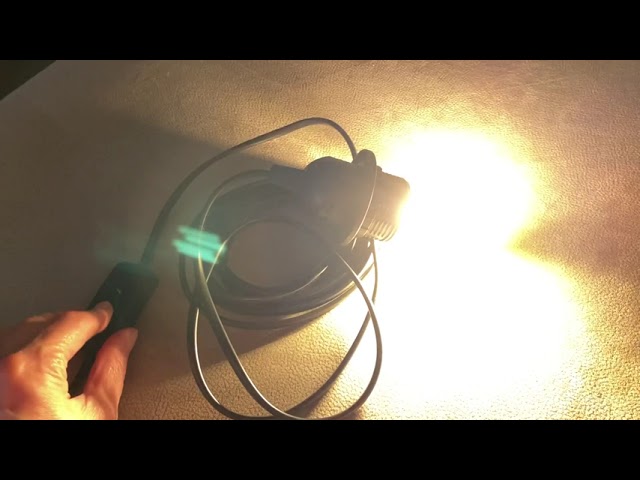 Vídeo relacionado con VASAGLE Lámpara de Pie, Lámpara de Lectura Regulable en Altura, 140-170 cm de Altura, Moderna, con Interruptor de Pedal, Pantalla de Tela, Casquillo E27, con Control Remoto, Dorado + Negro LFL005BD02