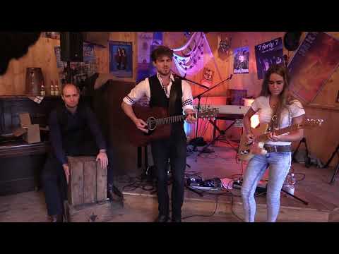 What a little bit of love can do - The Groovecake Factory LIVE (Cover)