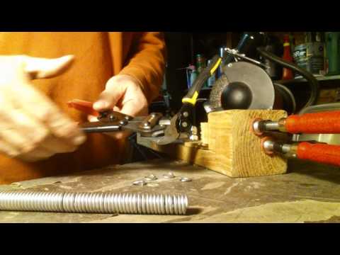 Cutting chain mail rings