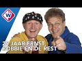 Ernst en Bobbie lopen voor hun show incognito door de zaal - OMROEP WEST