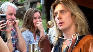 Download lagu She Starts to Cry When Her Friend Requests Chris Isaak mp3