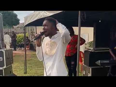 EDUBIEMWENMWEN LIVE PERFORMANCE @ celebrate garden