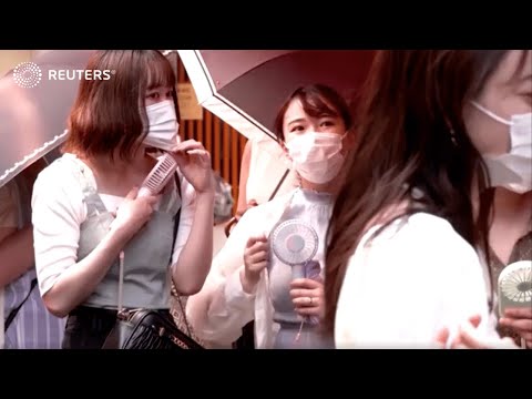 Lines for shaved ices in Tokyo during heatwave