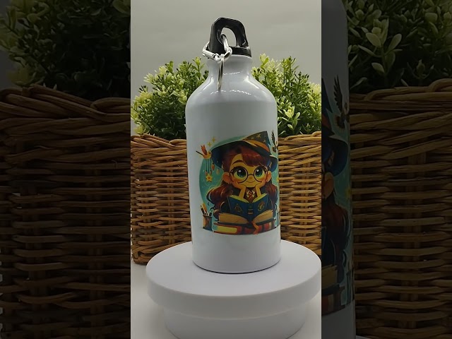 Vídeo relacionado con Botella para Profesores | Regalo Original | Botella de agua acero inoxidable térmica personalizada | Libre de BPA y reutilizable | Regalo Fin de Curso (Best teacher, 700 ML)