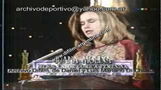 DiFilm - Juana Molina gana Premio Martin Fierro (1992)