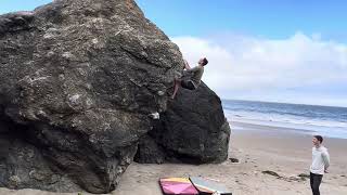 Video thumbnail of Yuji’s Dyno, V6. Mickey's Beach
