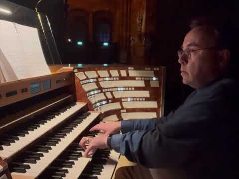 Adagietto from Mahler Symphony 5, transcribed and played by David Briggs at Stephansdom, Vienna
