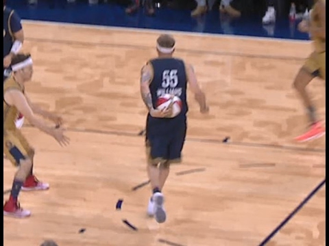 Jason Williams Brings Back the Elbow Pass!!! | 02.17.17