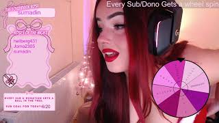 Rayerose clause shows her outfit and curves