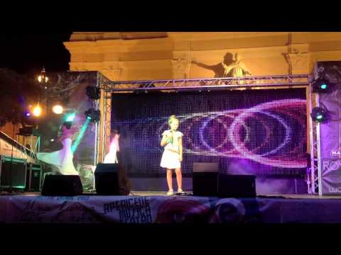 Virginia Dalla Torre canta Listen