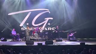 T.G. Sheppard sing&#39;s his hit &quot;Party Time&quot; in Shipshewana, In.