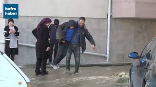 Su borusu patladı, yollar dere gibi aktı