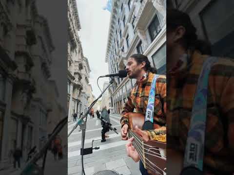 "Pukni zoro" - street performer in Italy
