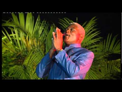 L'artiste ESSO ESSOMBA à Soirée Spéciale