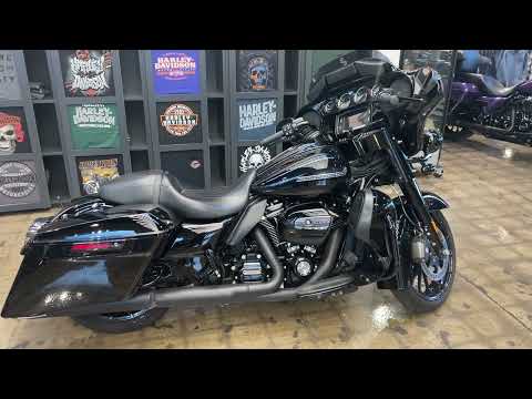 2018 Harley-Davidson<sup>®</sup> Street Glide<sup>®</sup> Special Vivid Black - Black Finish