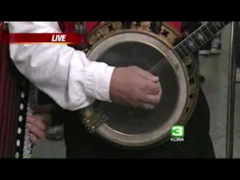 Red Peppers Perform Banjo Music