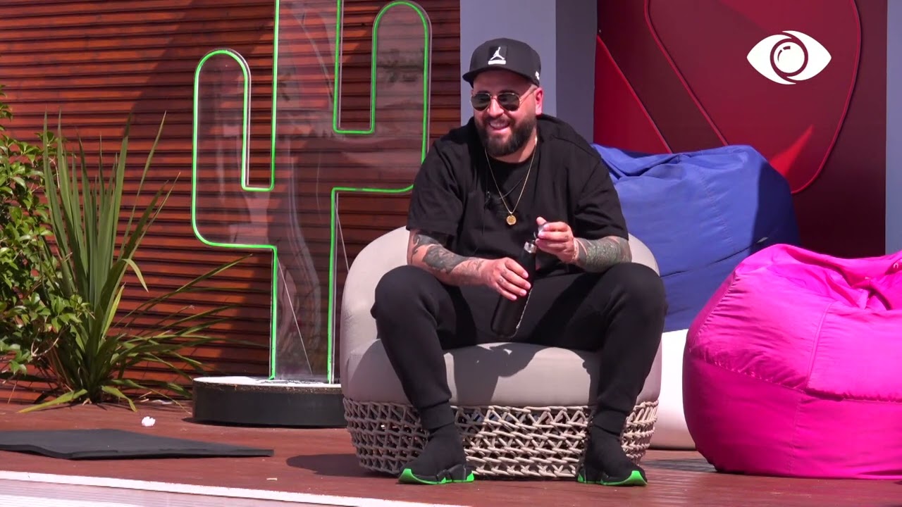 Aktron shumë/ Lorenci dhe Elvisi flasin për Oltën