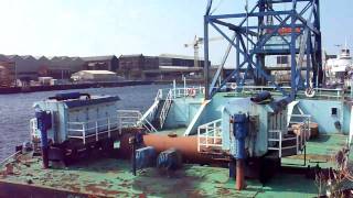 preview picture of video 'Barrow in Furness docks crane'