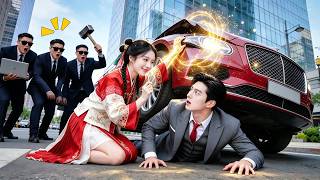 Nadie salva al CEO bajo coche; hasta que chica débil alza con una mano y él se enamora al instante!