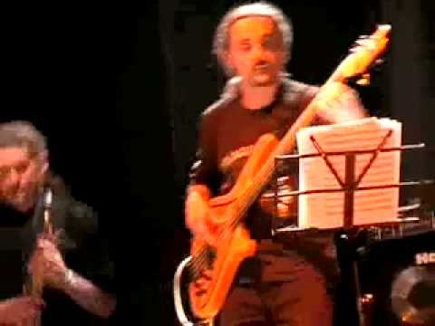 Aires Tango live: Bass solo-El Cacerolazo