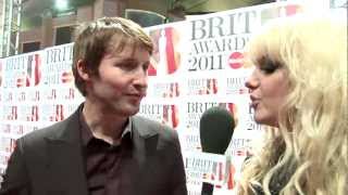 James Blunt talks to Goldierocks on the Red Carpet | BRIT Awards 2011