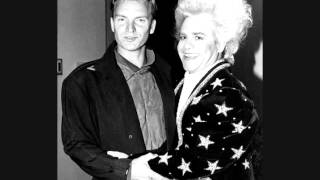 17. This Town (Elton John - Live In Los Angeles 10/11/1986)