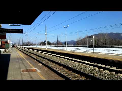 TRENO MERCI IN TRANSITO VELOCE : BORGO S. DALMAZZO (CN) 8 - 3 - 2015.