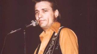 Julie - Waylon Jennings