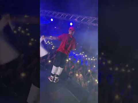 Ecko tocando por primera vez Matatan Remix en su show.