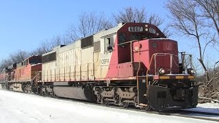 preview picture of video 'CEFX 6007 East  - Along the Illinois Railway on 1-12-2015'