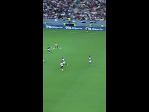 GOLEIRO DO VASCO FAZ UMA GRANDE DEFESA ☄️ | VASCO X FLUMINENSE | #shorts | ge.globo