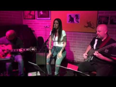 S.O.S – Mayte Martin -Aire en concierto (Paula Domínguez)